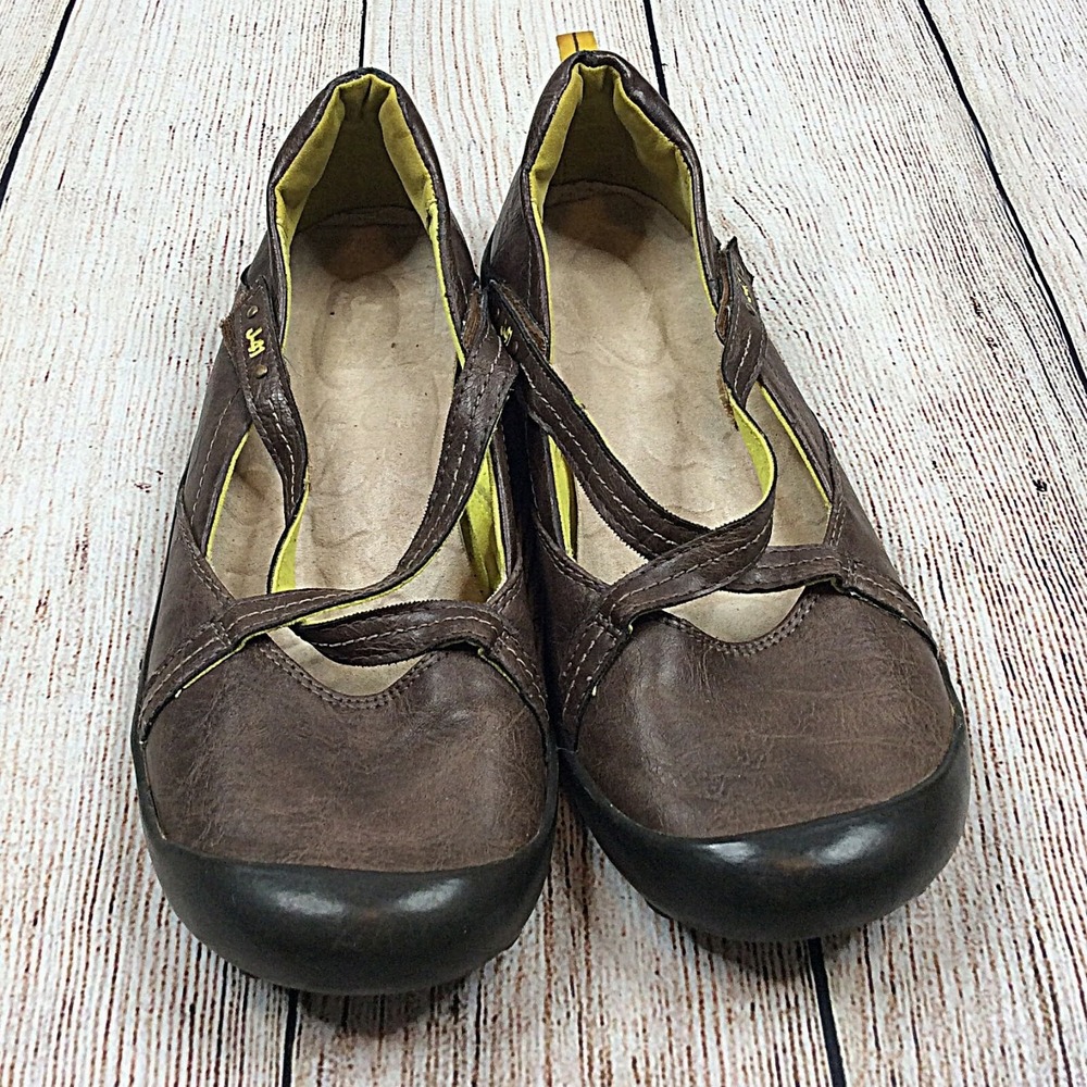 J-41 Jeep Women's Adventure On Shoes Size‎ 8.5 Vegan Leather Comfort Flats